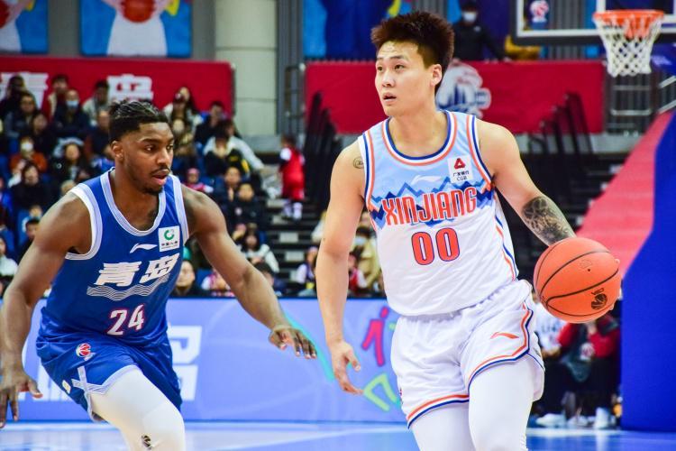 注册信息显示赵睿是转会 因此新疆和赵睿是先终止D类合同再签C类